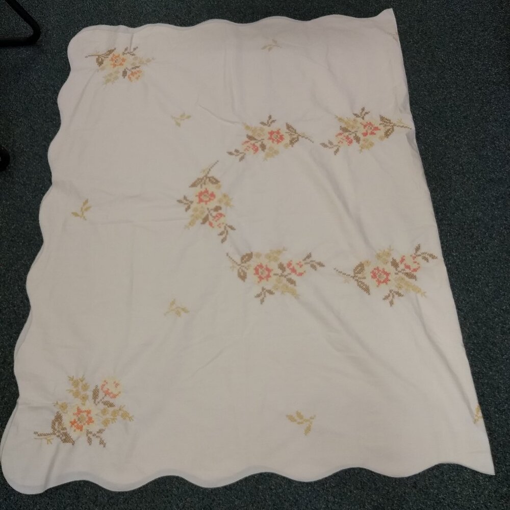 Vintage Handmade Cross Stitch Floral Table Cloth Rectangle Scallop Edge Holiday
